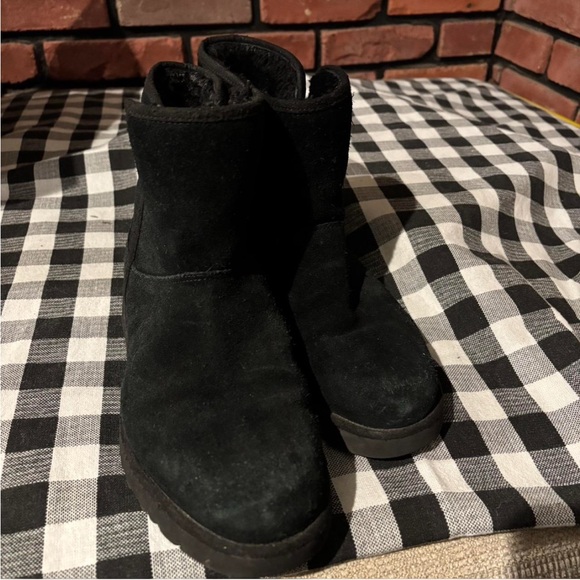 Women's UGG Black Suede Boots - Picture 6 of 6